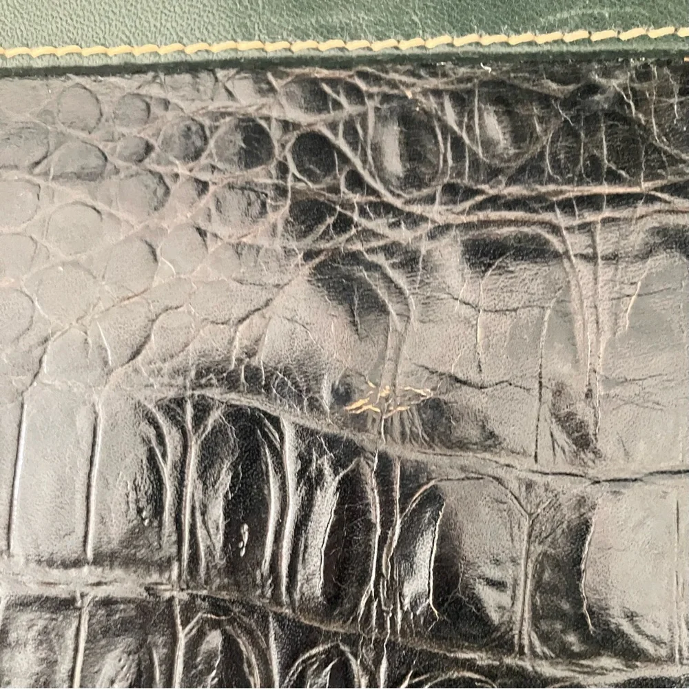 Brahmin Green Croc-Embossed Leather Crossbody Bag with Thin Shoulder Strap
